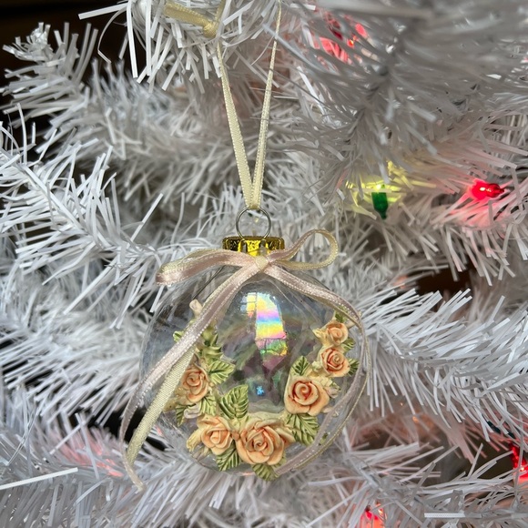 Rare Vintage 1970’s Victorian Ornament Swiss Roses Design - Picture 1 of 5